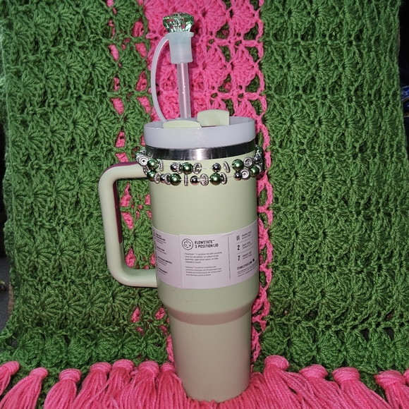 Stanley Quencher with FREE Green Rose Bracelet (40oz) H2.0 The Flowtrate Tumbler - Picture 2 of 14